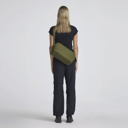 Urth Dolomite 8L Camera Sling (Green) Urth Dolomite 8L Camera Sling (Green)